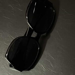 Elegant Black Sunglasses